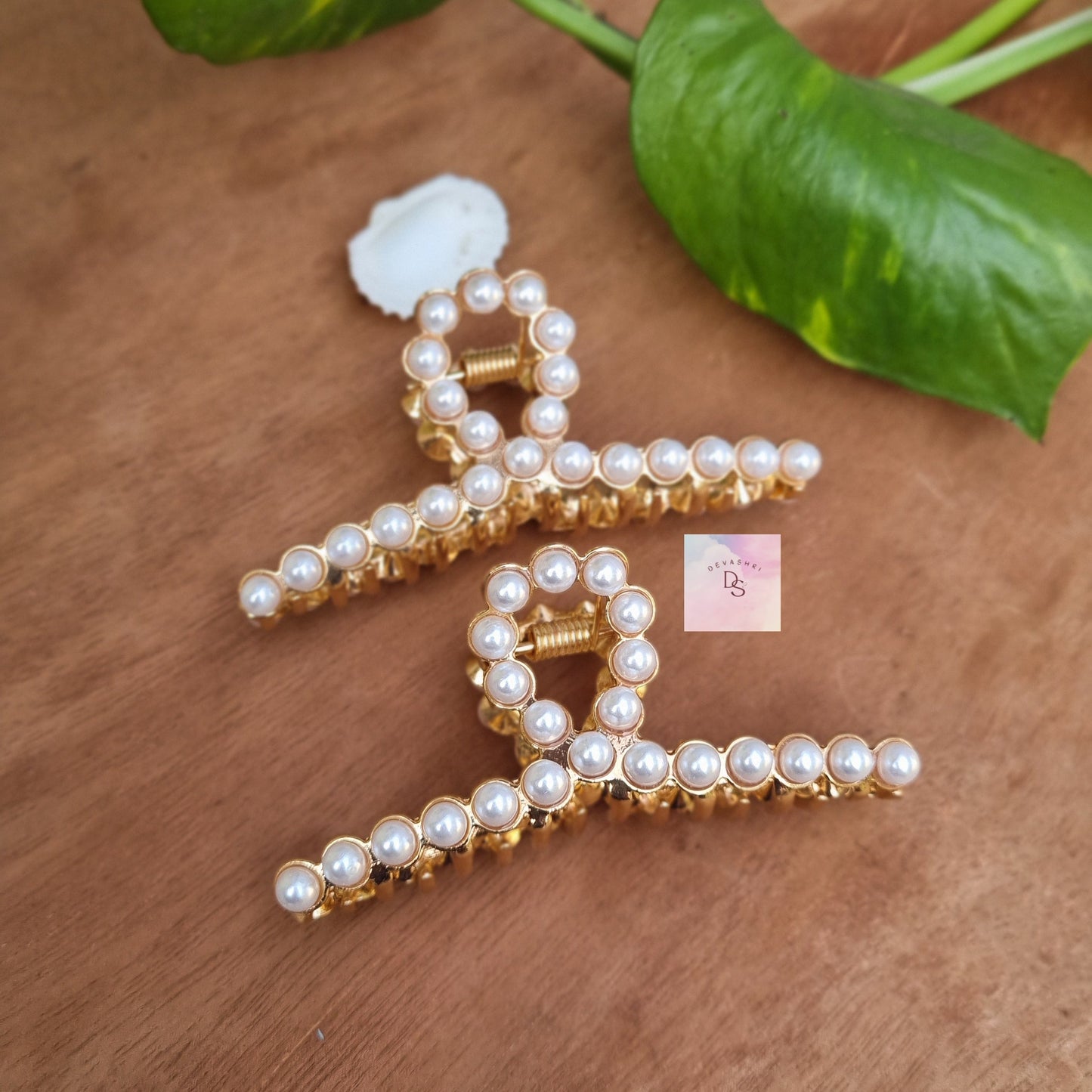 Golden metal pearl Hair claw