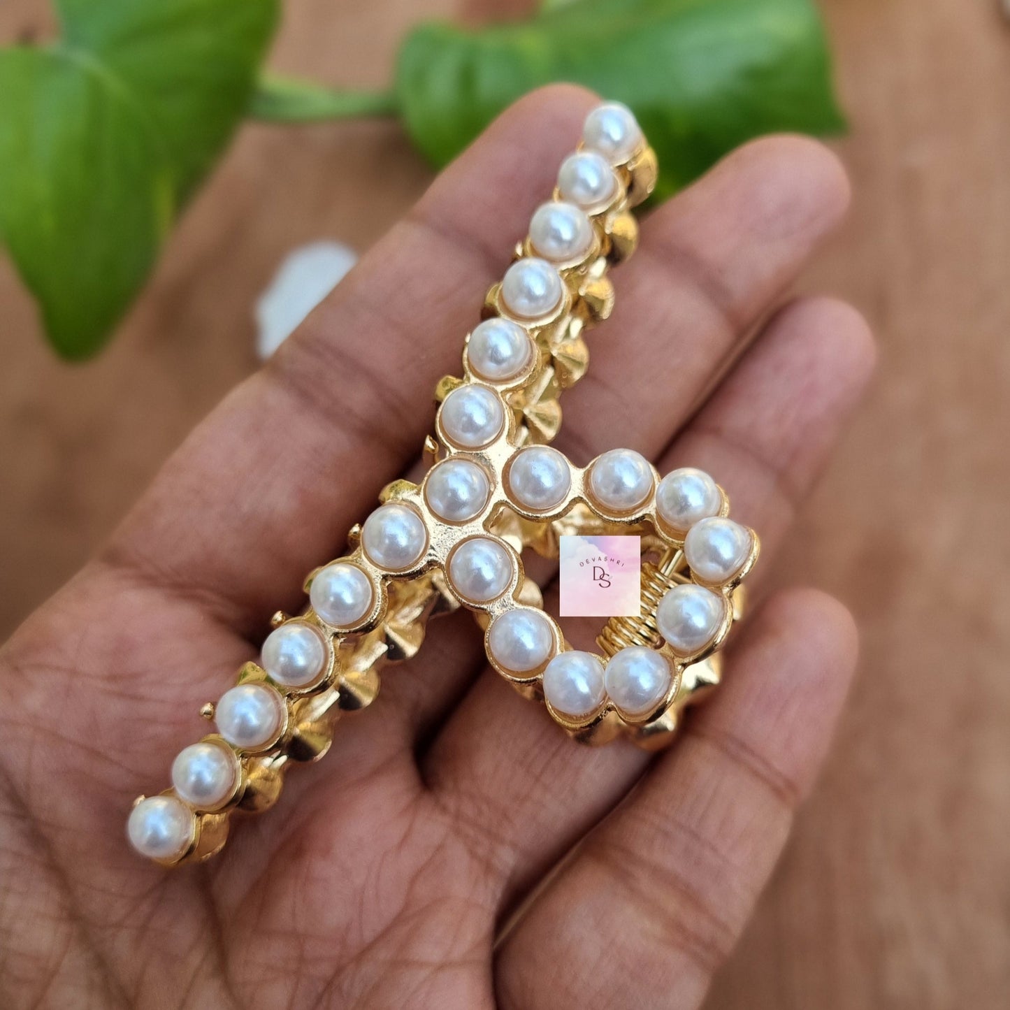 Golden metal pearl Hair claw