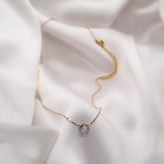 Classic Soliatire Necklace - Minimal