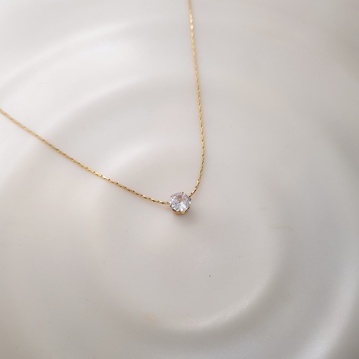 Classic Soliatire Necklace - Minimal