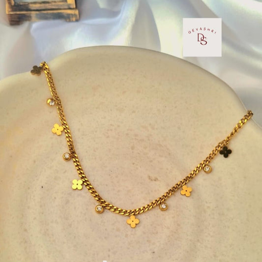 Golden Twinkle Clover Necklace