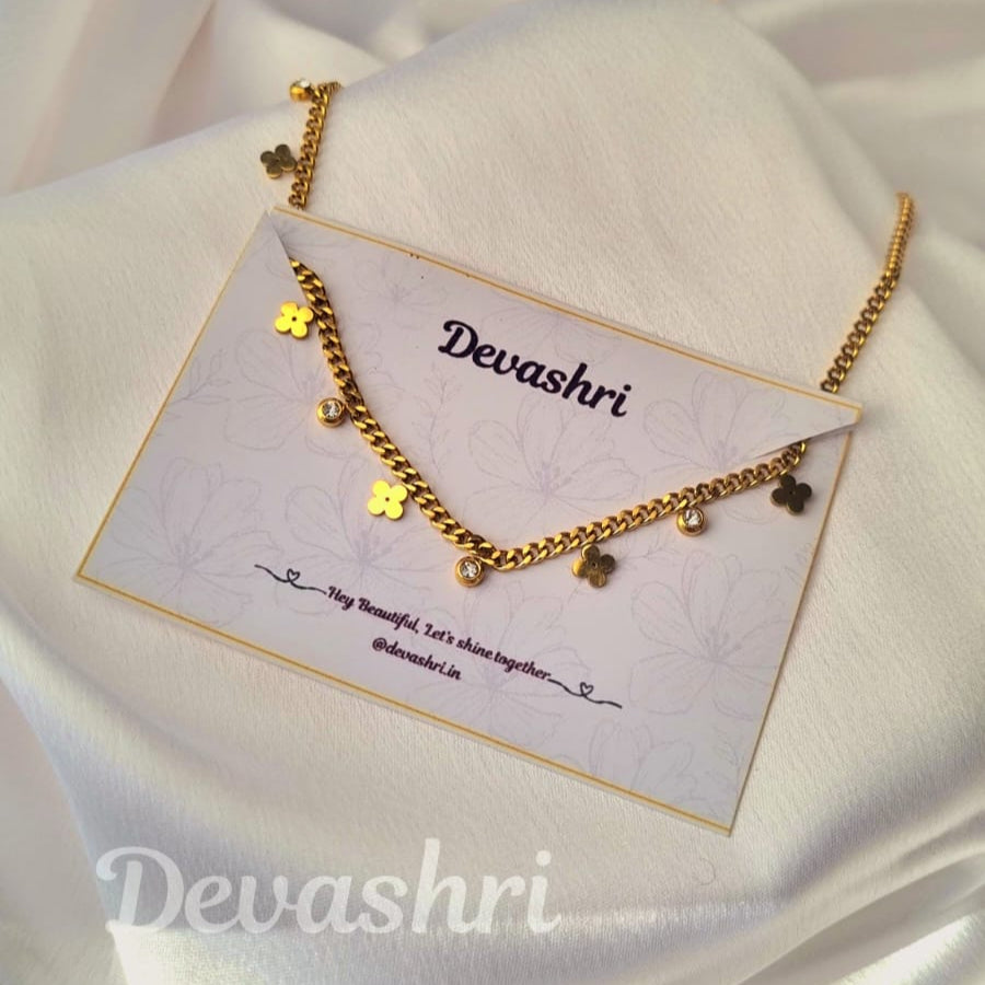 Golden Twinkle Clover Necklace