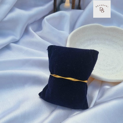 Wavy bangle