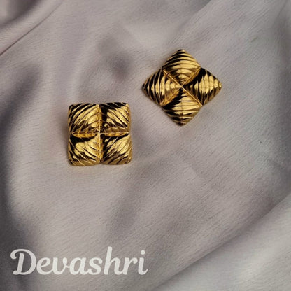 Blocked Ribbed Stud