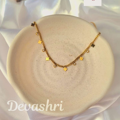 Golden Twinkle Clover Necklace