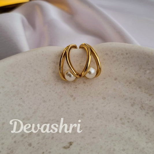 Twirl Pearl Earring