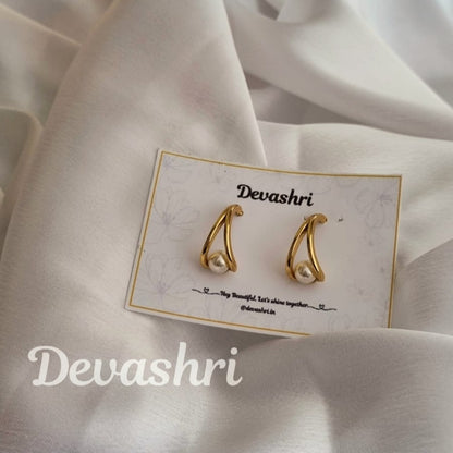 Twirl Pearl Earring