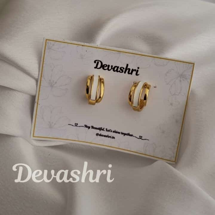Curved Gleam Earring
