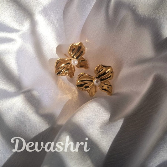 Bella's Pearl Bow Earring
